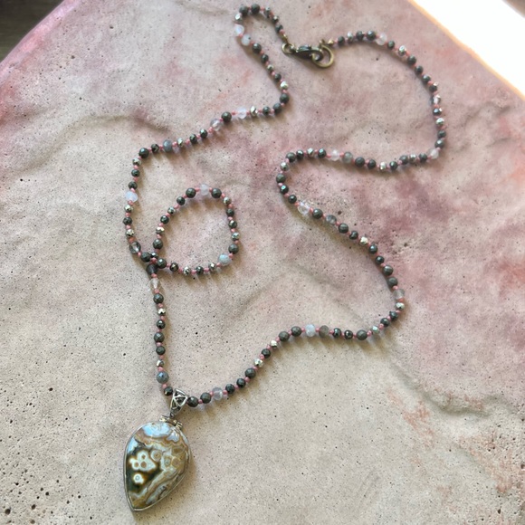 Handmade hand knotted mixed gemstone necklace with jasper pendant - Picture 6 of 9